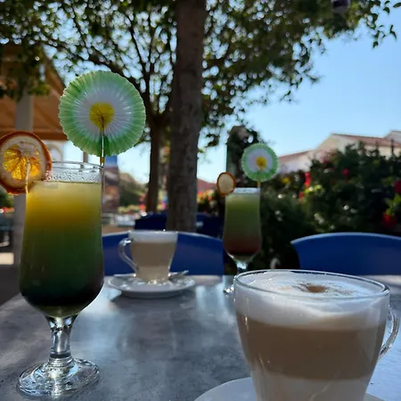 Botic アパート トロギール