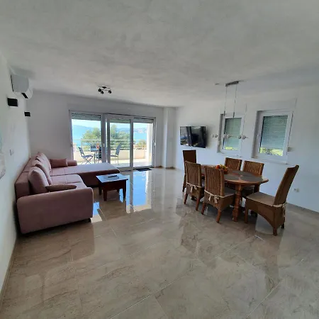 Botic Apartment